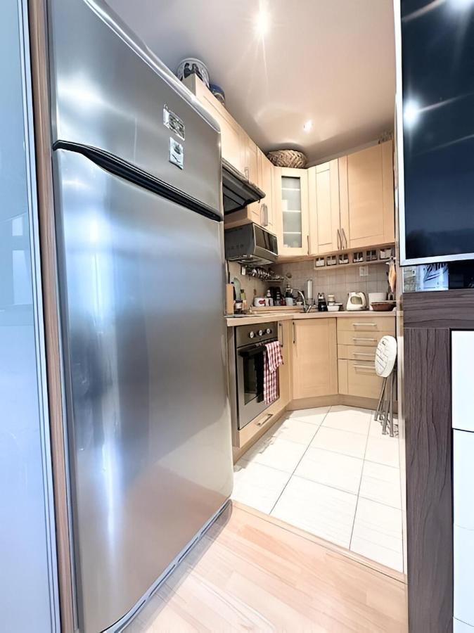 Blue Apartment In City Center, Best Location Bratislava Bagian luar foto