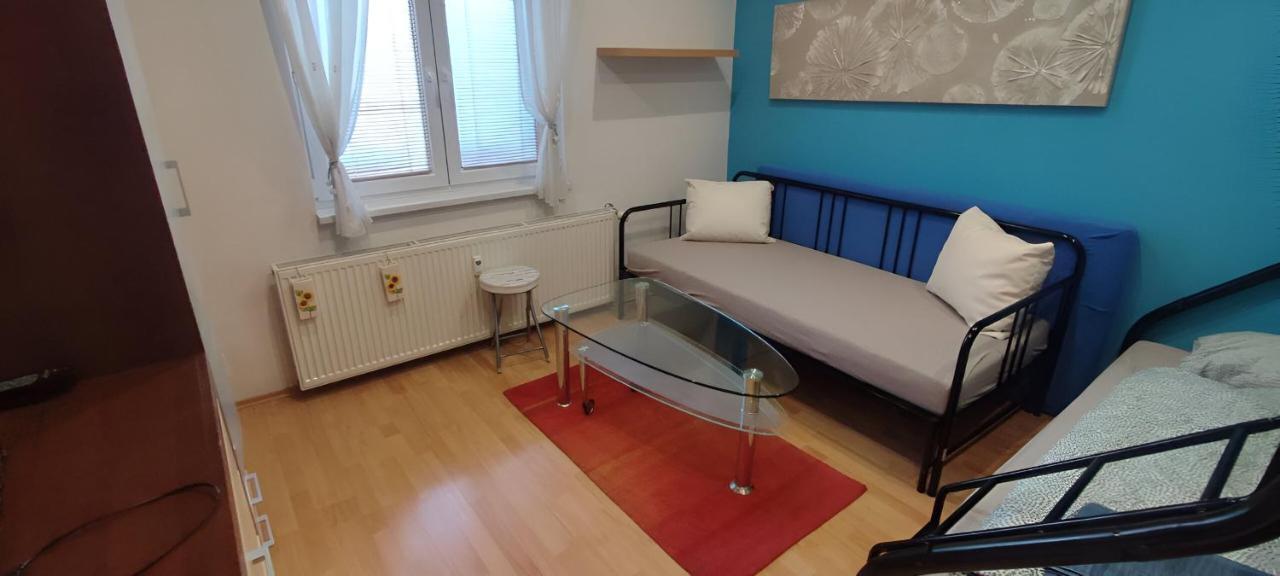Blue Apartment In City Center, Best Location Bratislava Bagian luar foto